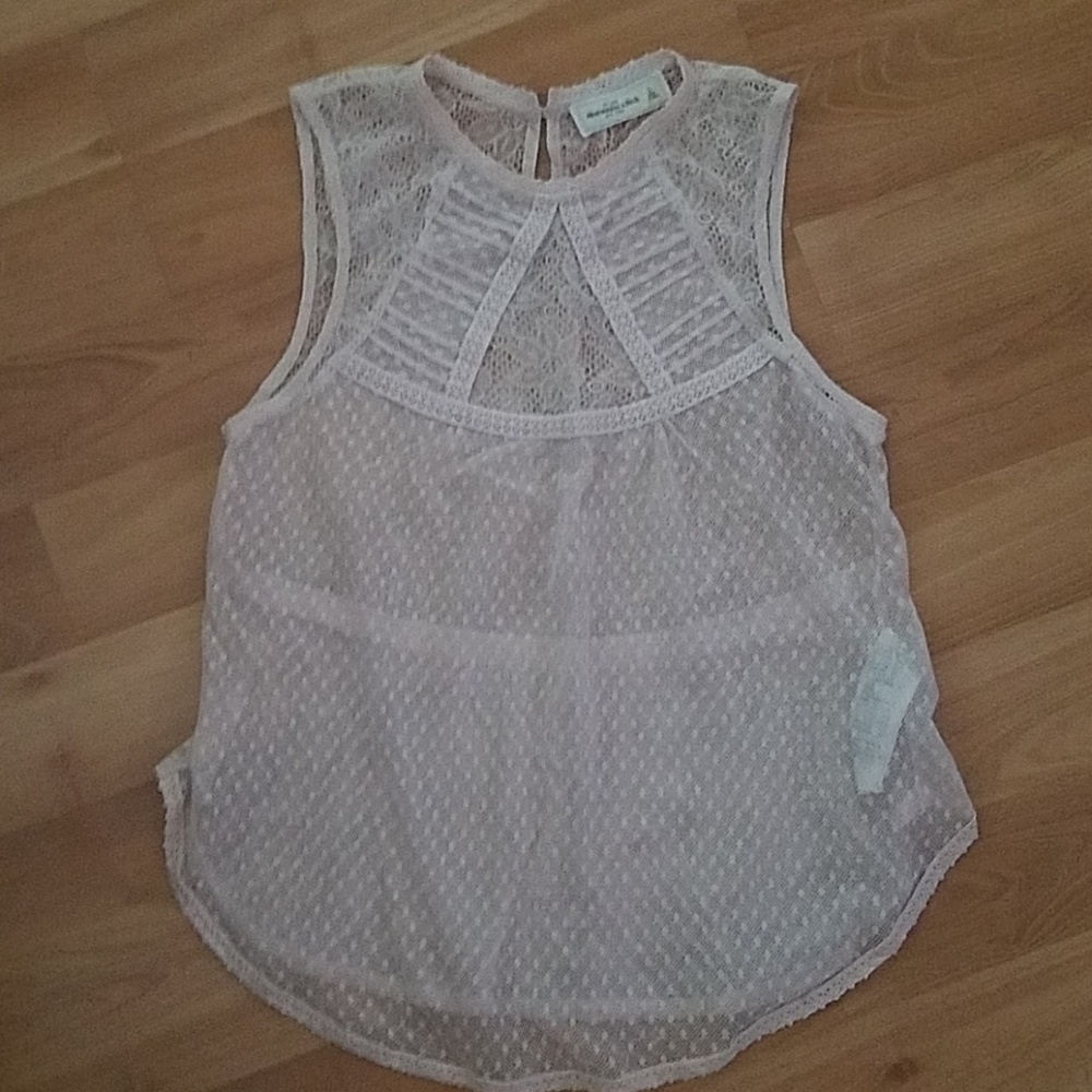 EUC Abercrombie & Fitch blush lace top